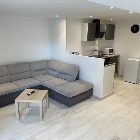 Eyguières Joli Logement Au Pied Des Alpilles מראה חיצוני תמונה